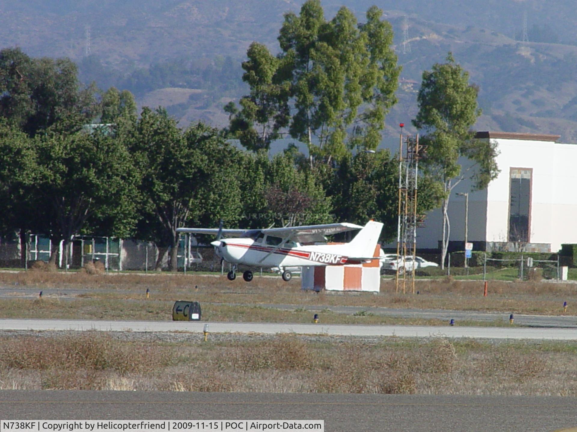 N738KF, 1977 Cessna 172N C/N 17270032, Landing on Brackett 26R