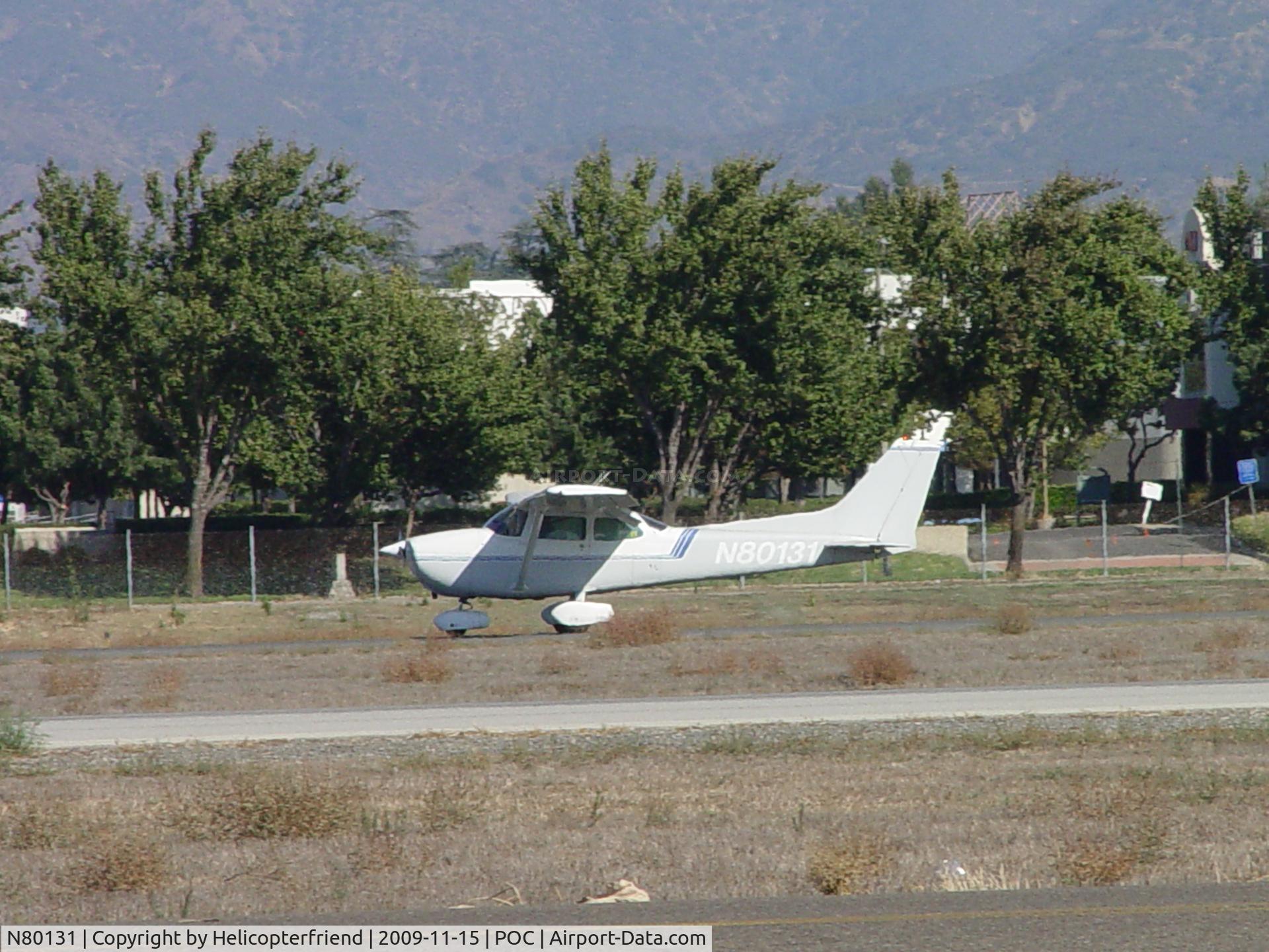 N80131, 1975 Cessna 172M C/N 17266392, Landing on 26R at Brackett