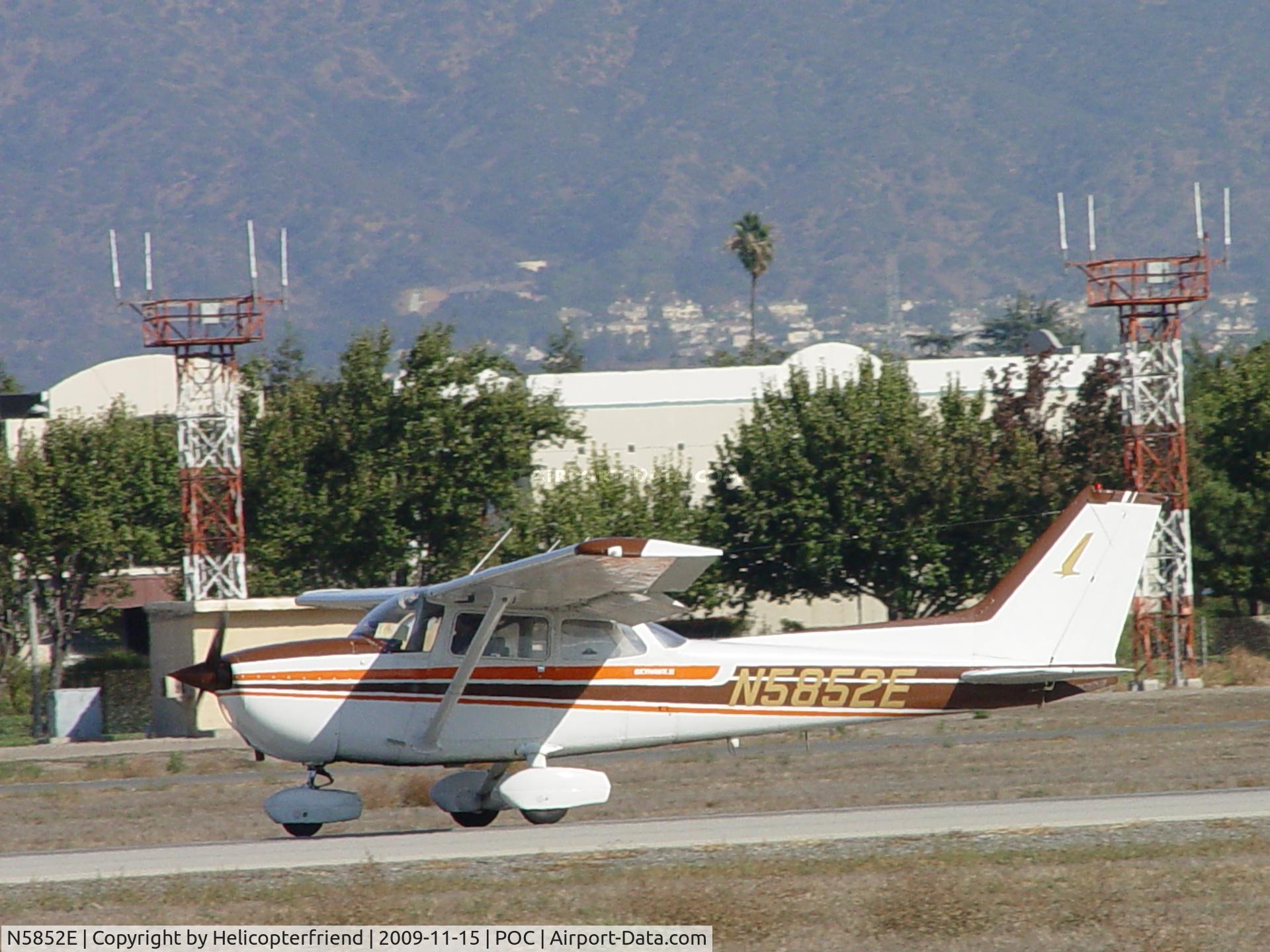 N5852E, 1978 Cessna 172N C/N 17271945, Touched down and rolling out
