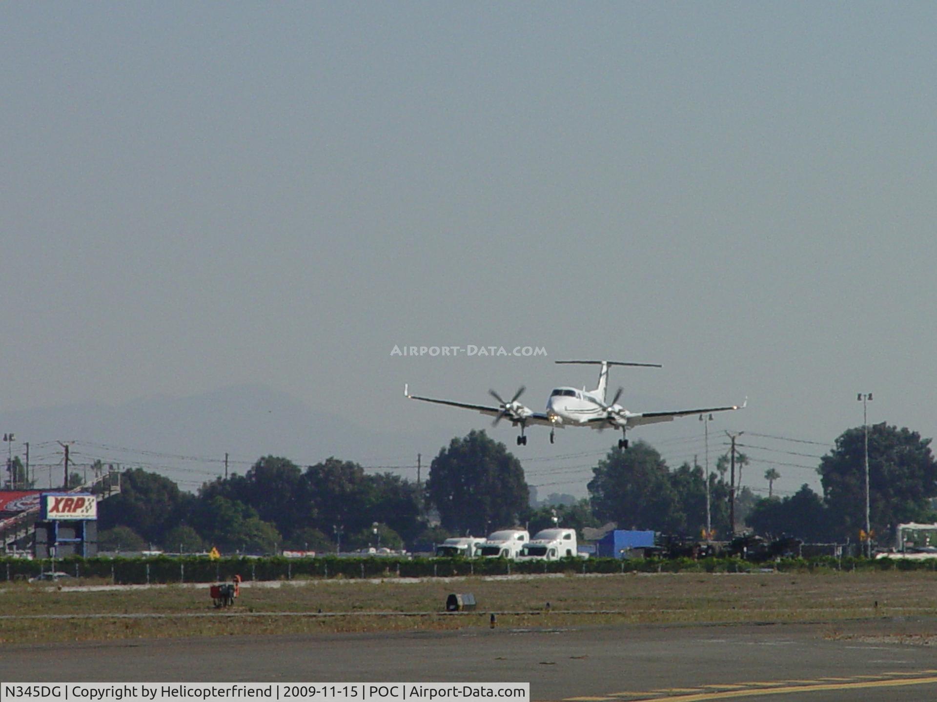 N345DG, 2005 Raytheon Aircraft Company B300 C/N FL-427, On final 26L Brackett