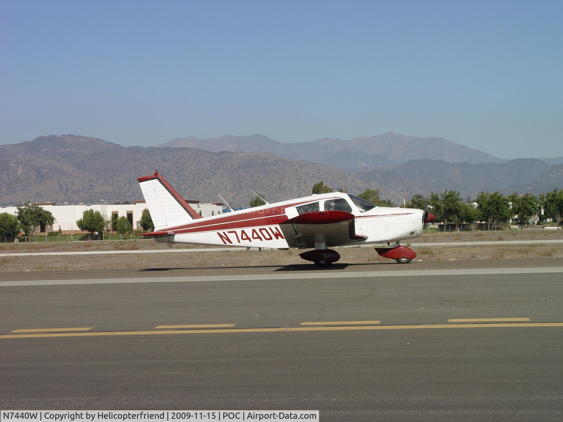 N7440W, 1963 Piper PA-28-180 C/N 28-1328, Taxiing to 26L