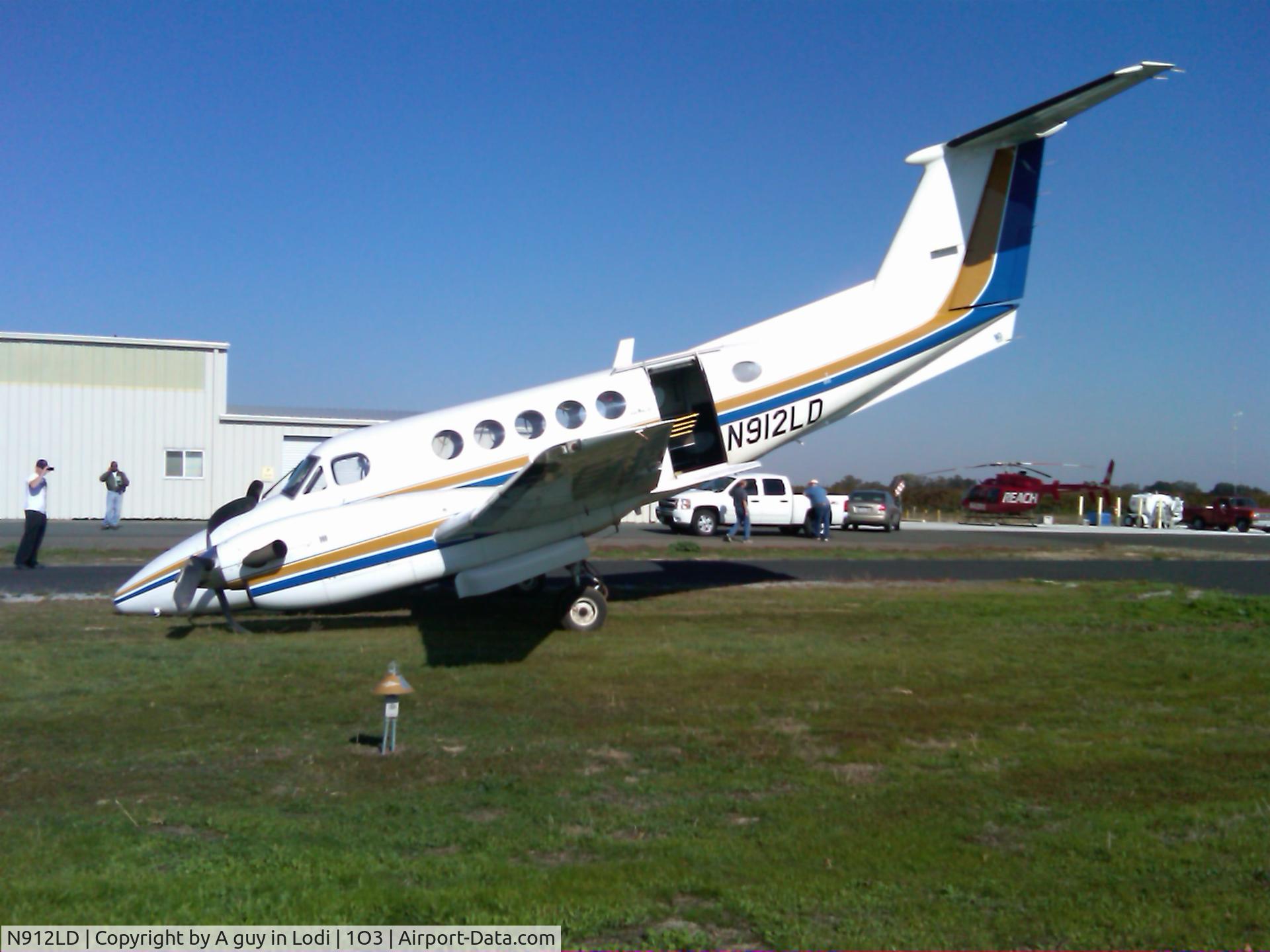 N912LD, 1981 Beech 200 Super King Air C/N BB-912, Nose Wheel Collaps