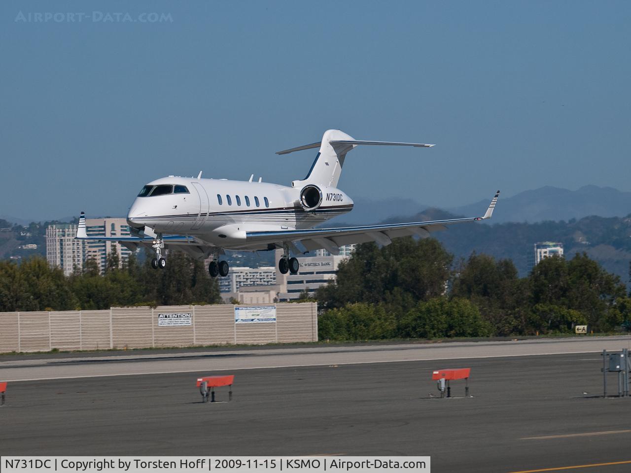 N731DC, 2005 Bombardier Challenger 300 (BD-100-1A10) C/N 20073, N731DC arriving on RWY 21