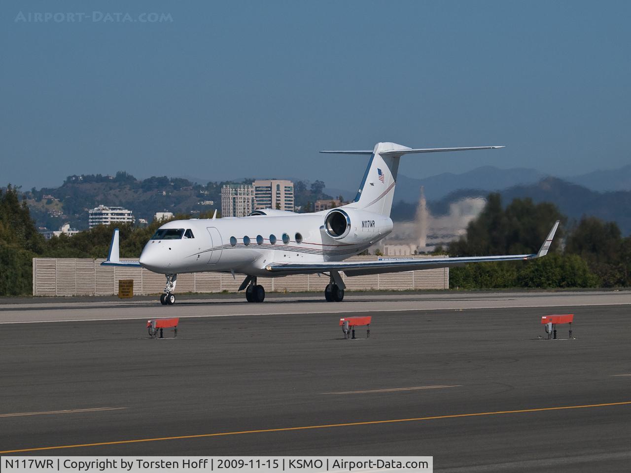 N117WR, 2005 Gulfstream Aerospace GIV-X (G350) C/N 4015, N117WR departing from RWY 21