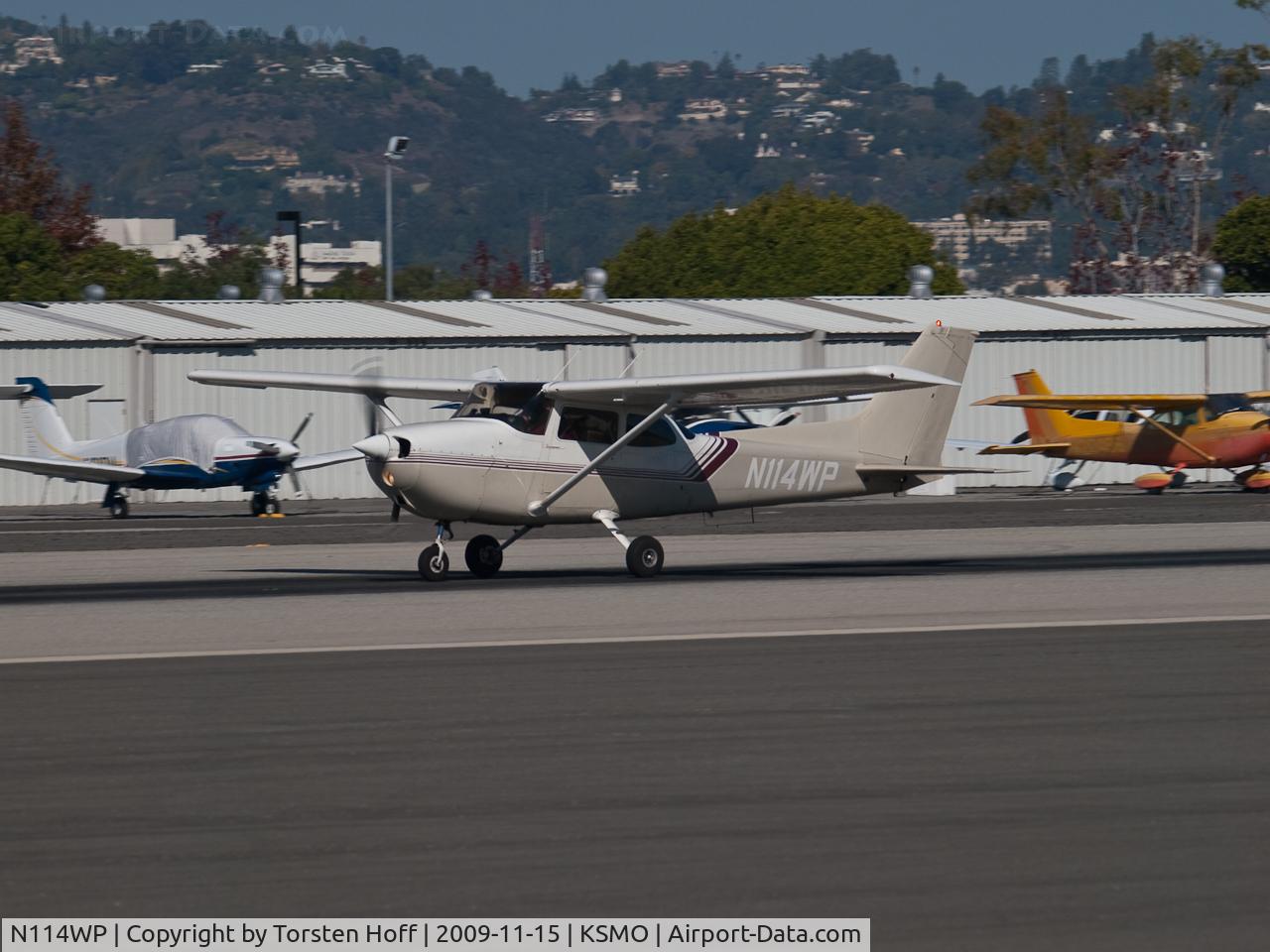 N114WP, 1976 Cessna 172N C/N 17267603, N114WP departing from RWY 21