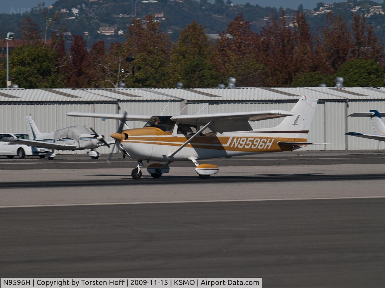 N9596H, 1975 Cessna 172M C/N 17266255, N9596H arriving on RWY 21
