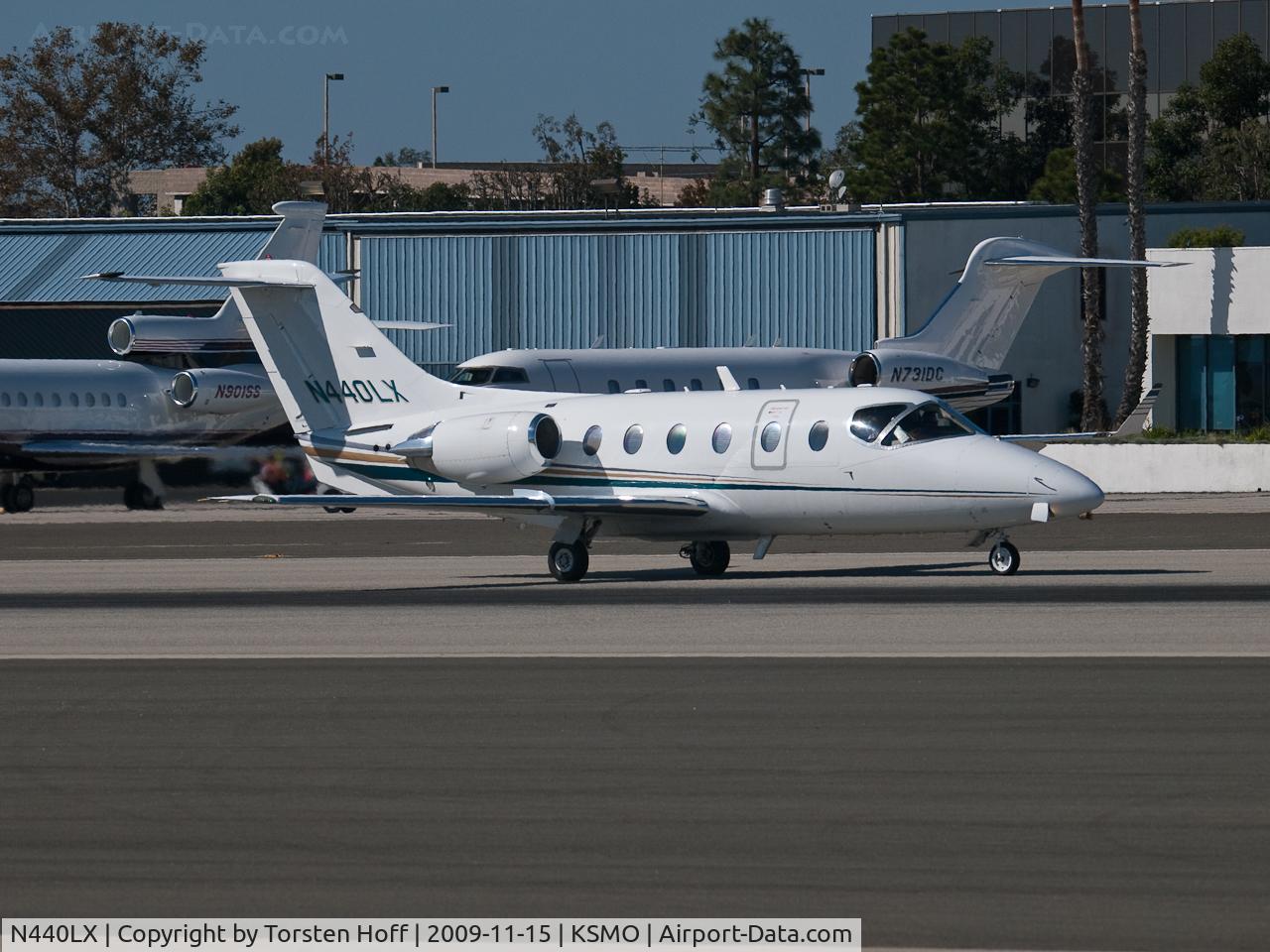 N440LX, 2000 Raytheon Aircraft Company 400A C/N RK-289, N440LX taxiing