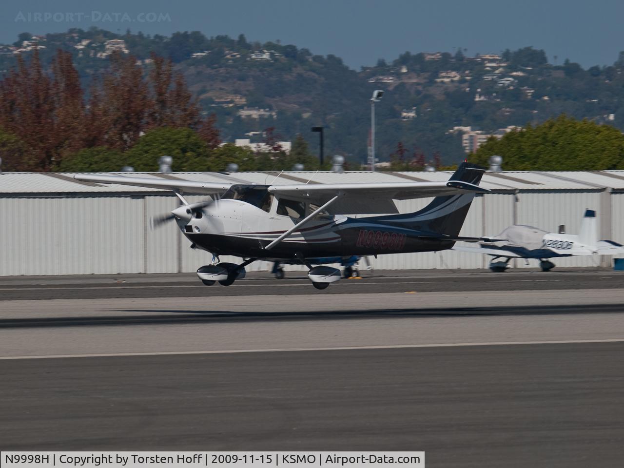 N9998H, 1982 Cessna 182R Skylane C/N 18268172, N9998H arriving on RWY 21