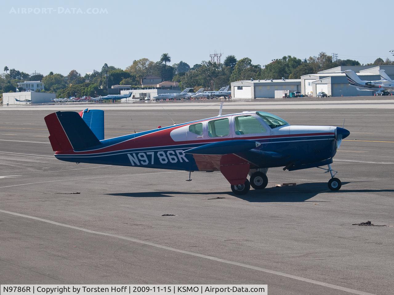 N9786R, 1960 Beech M35 Bonanza C/N D-6299, N9786R parked at KSMO