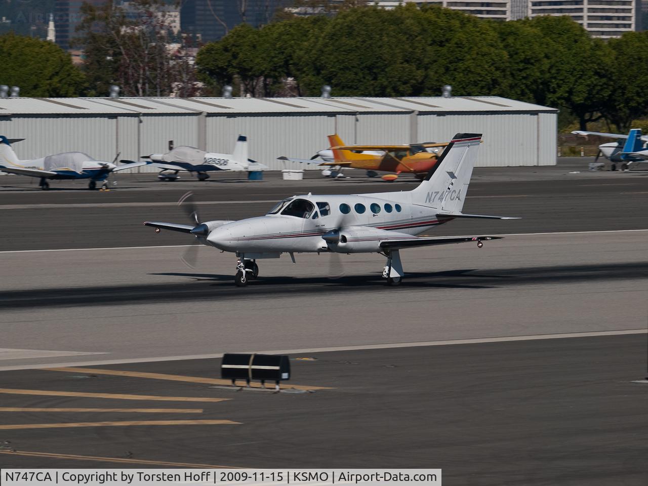 N747CA, Cessna 421C Golden Eagle C/N 421C0850, N747CA departing from RWY 21