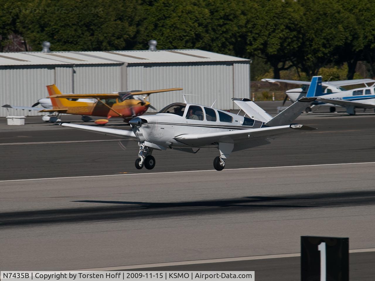 N7435B, 1974 Beech V35B Bonanza C/N D-9593, N7435B arriving on RWY 21