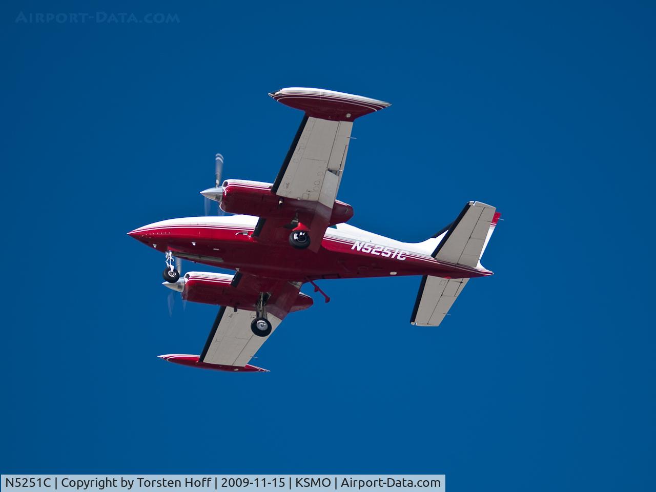 N5251C, 1978 Cessna T310R C/N 310R1526, N5251C arriving over RWY 21