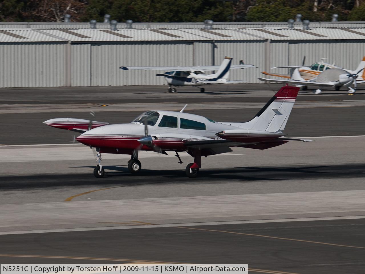 N5251C, 1978 Cessna T310R C/N 310R1526, N5251C arriving on RWY 21