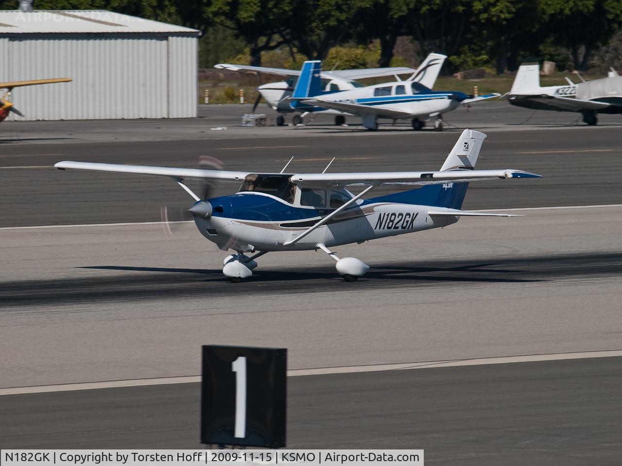 N182GK, 2004 Cessna T182T Turbo Skylane C/N T18208283, N182GK departing from RWY 21