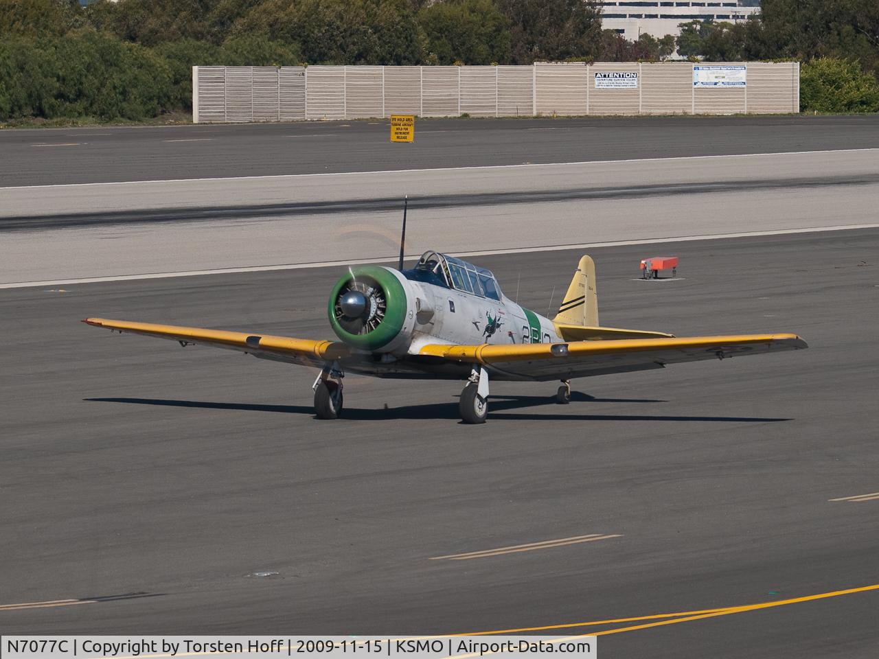 N7077C, 1939 North American SNJ-4 Texan C/N 88-13376, N7077C doing engine run-ups