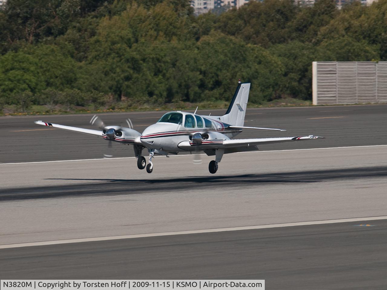 N3820M, 1981 Beech 95-B55 (T42A) Baron C/N TC-2372, N3820M arriving on RWY 21