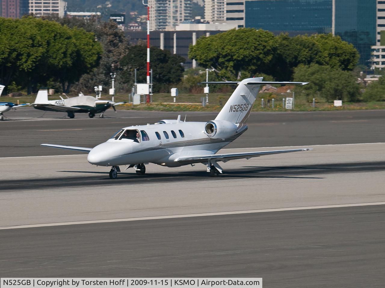 N525GB, 1997 Cessna 525 CitationJet C/N 525-0232, N525GB departing from RWY 21
