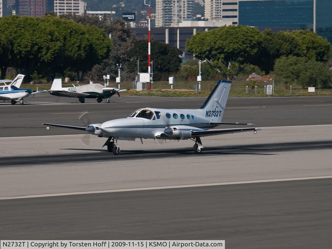 N2732T, 1979 Cessna 414A Chancellor C/N 414A0449, N2732T departing from RWY 21