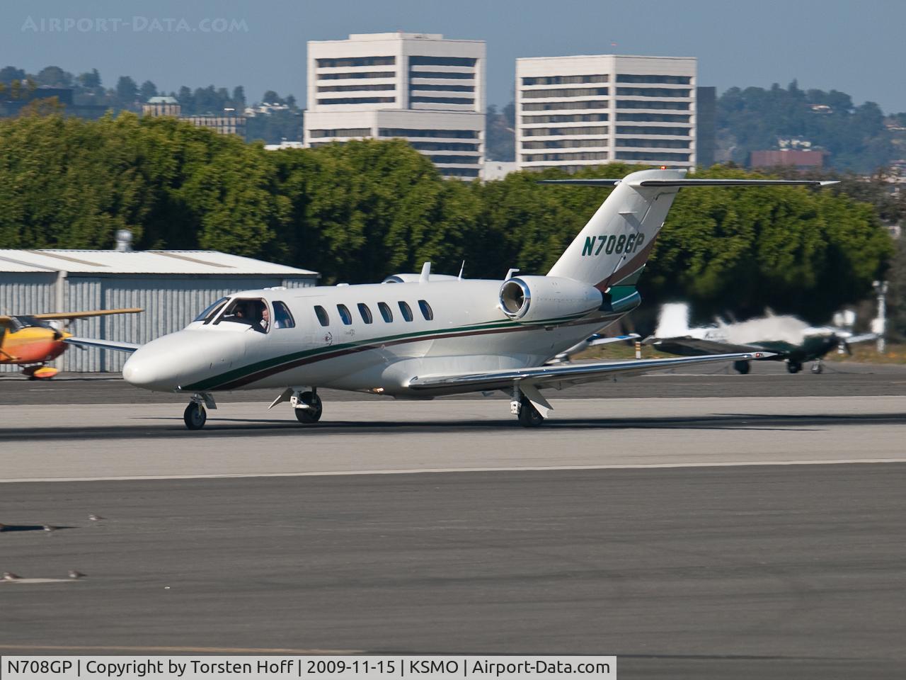 N708GP, 2003 Cessna CitationJet CJ2 C/N 525A0154, N708GP departing from RWY 21