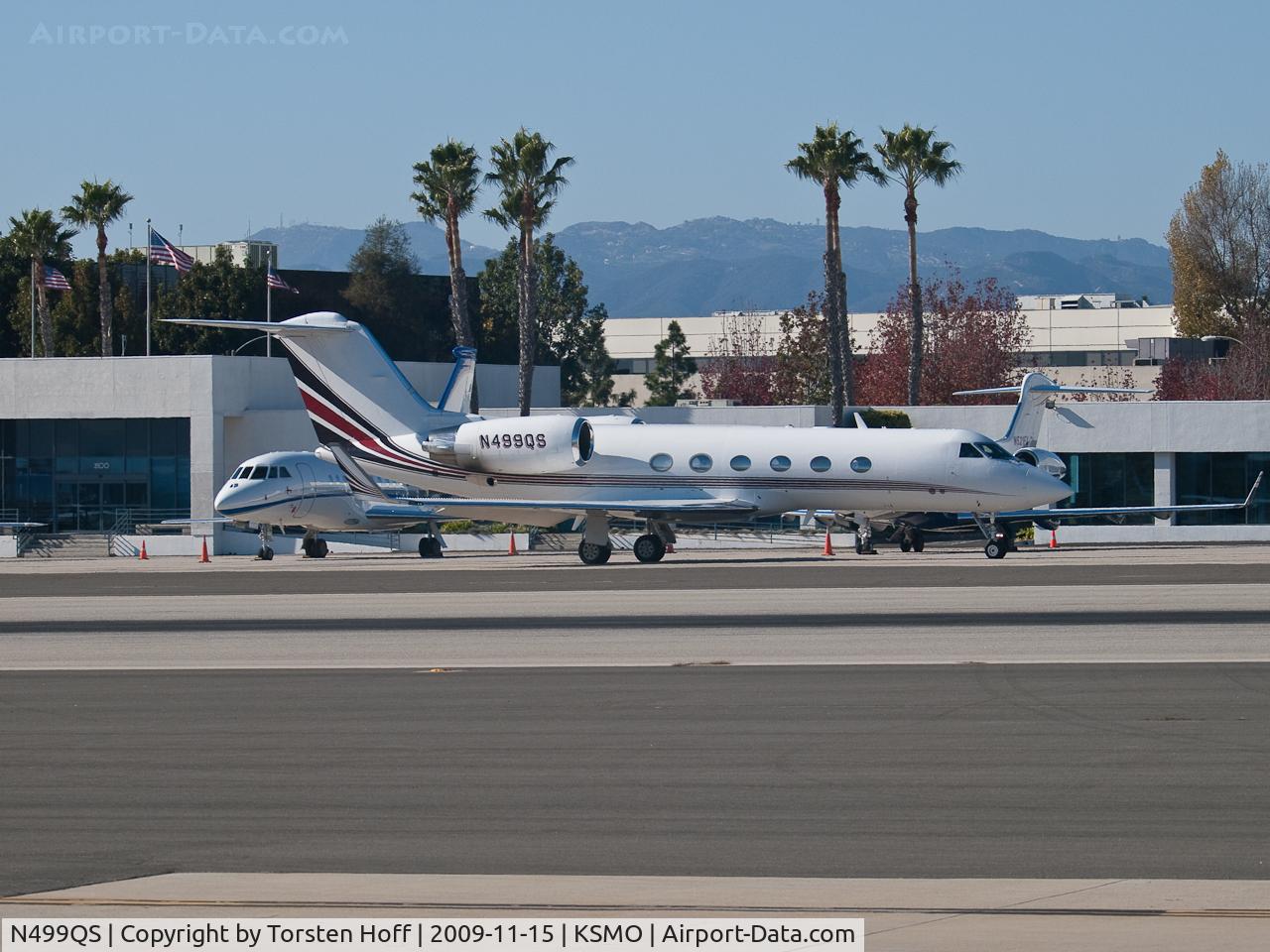 N499QS, 1996 Gulfstream Aerospace G-IV C/N 1299, N499QS taxiing