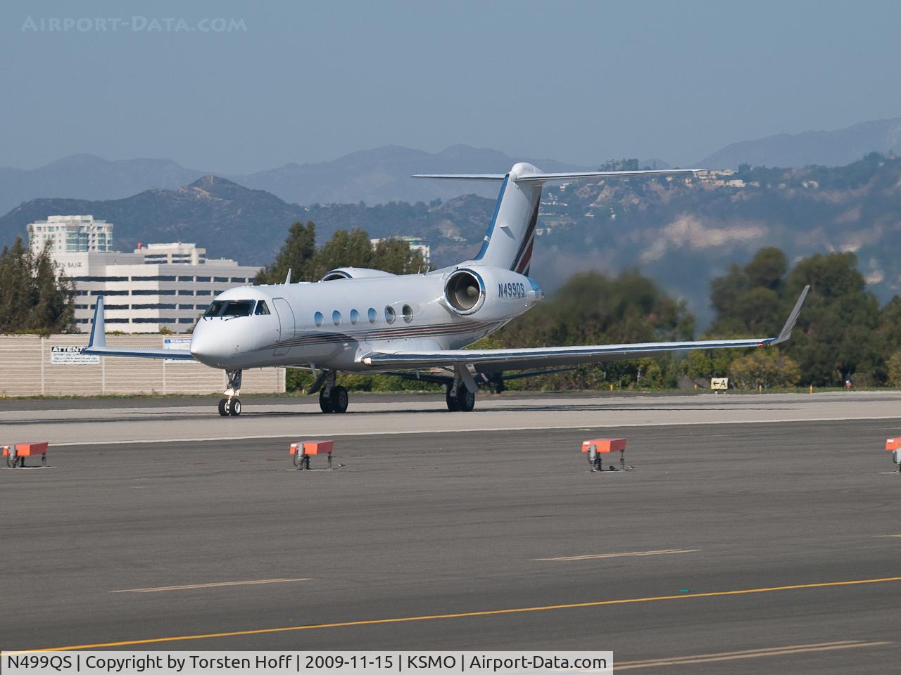 N499QS, 1996 Gulfstream Aerospace G-IV C/N 1299, N499QS departing from RWY 21