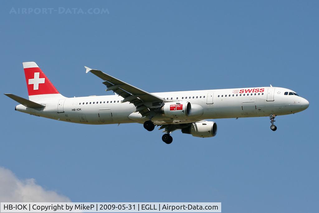 HB-IOK, 1999 Airbus A321-111 C/N 987, Short final to 09L at Heathrow.