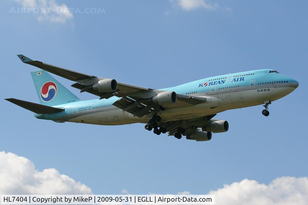HL7404, 1998 Boeing 747-4B5 C/N 26409, Short final to 09L at Heathrow.