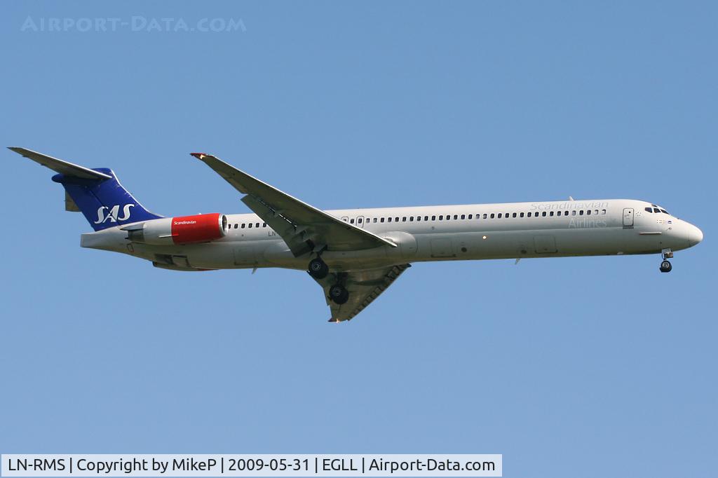 LN-RMS, 1992 McDonnell Douglas MD-82 (DC-9-82) C/N 53368, Short final to 09L at Heathrow.