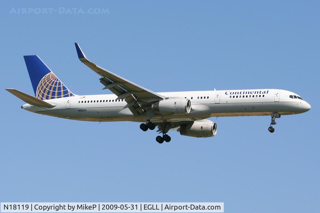 N18119, 1997 Boeing 757-224 C/N 27561, Short final to 09L at Heathrow.