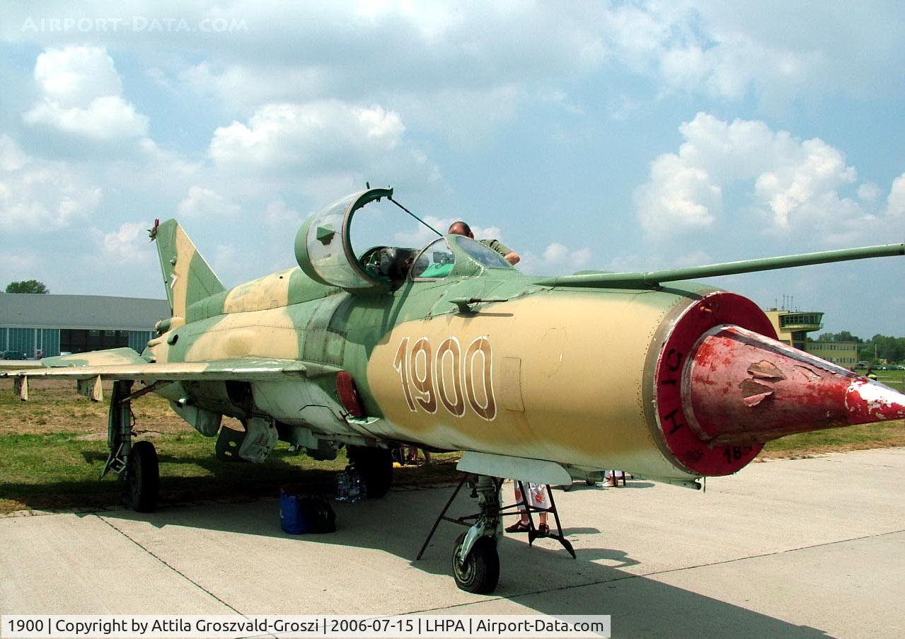 1900, 1978 Mikoyan-Gurevich MiG-21Bis SAU C/N N75061900, Pápa HUNAF Base Airport