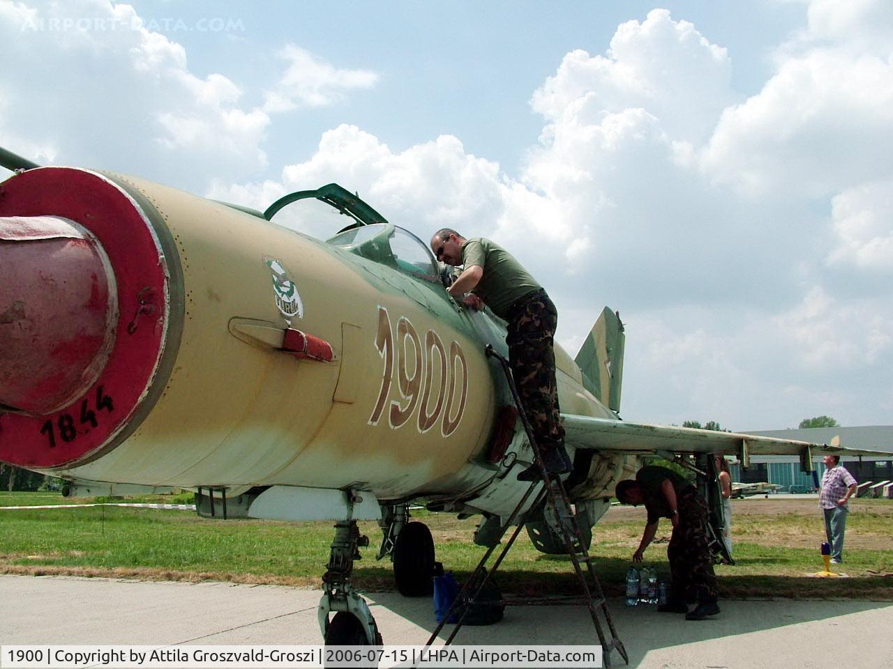 1900, 1978 Mikoyan-Gurevich MiG-21Bis SAU C/N N75061900, Pápa HUNAF Base Airport