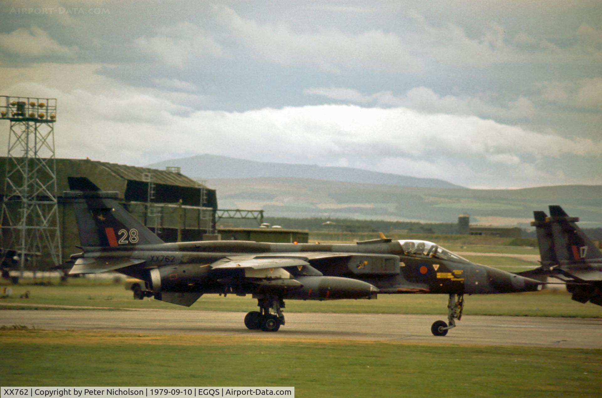 XX762, 1975 Sepecat Jaguar GR.1 C/N S.59, Jaguar GR.1 of 226 Operational Conversion Unit preparing for take-off in September 1979.