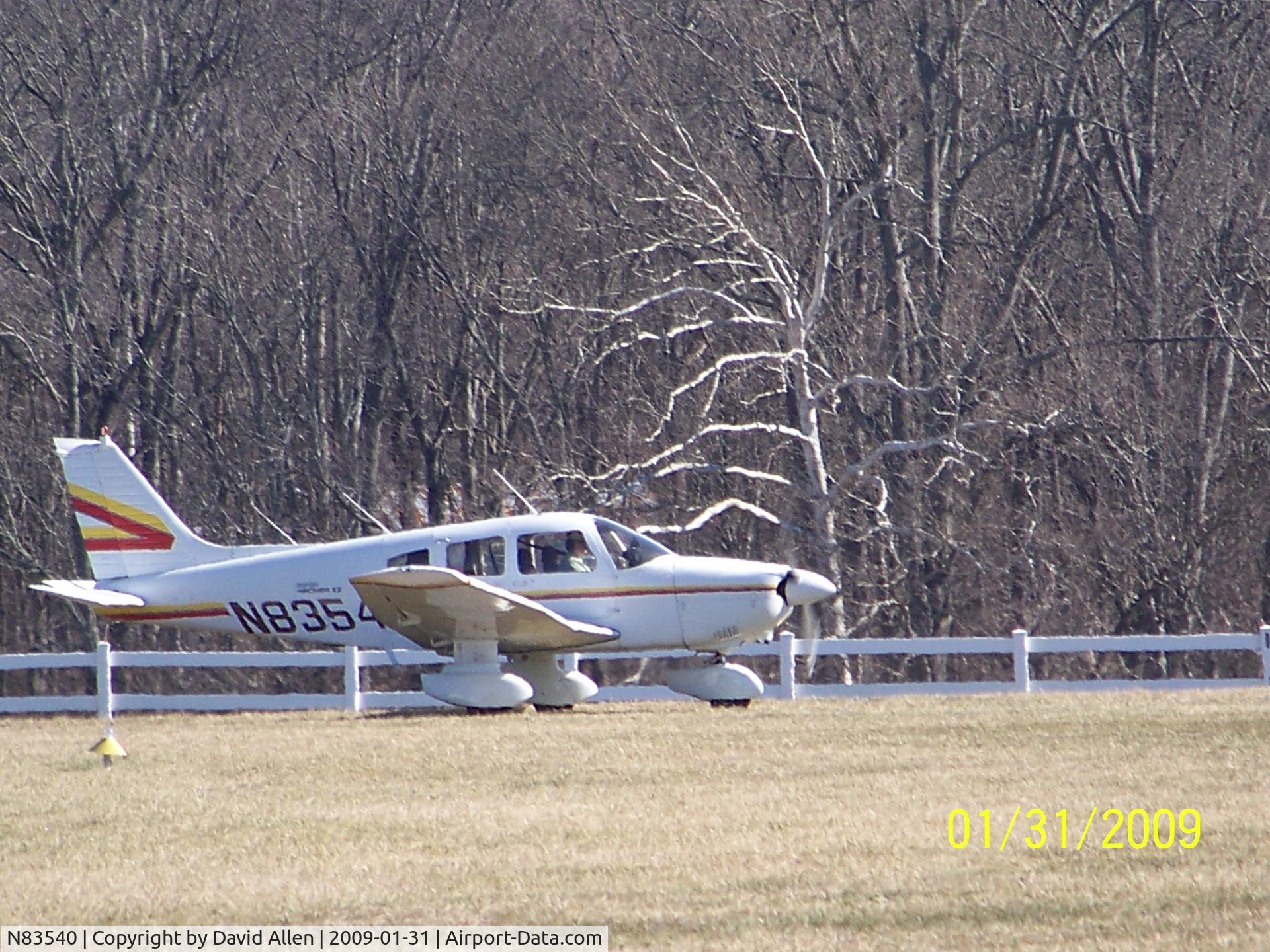 N83540, 1981 Piper PA-28-181 C/N 28-8190190, Departing TN20