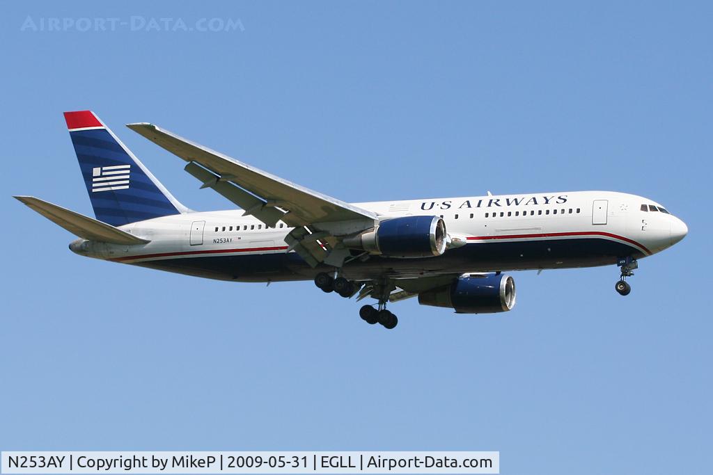 N253AY, 1990 Boeing 767-2B7 C/N 24894, Short final to 09L at Heathrow.