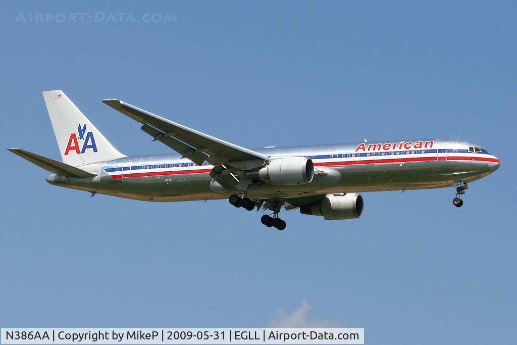 N386AA, 1994 Boeing 767-323/ER C/N 27060, Short final to 09L at Heathrow.
