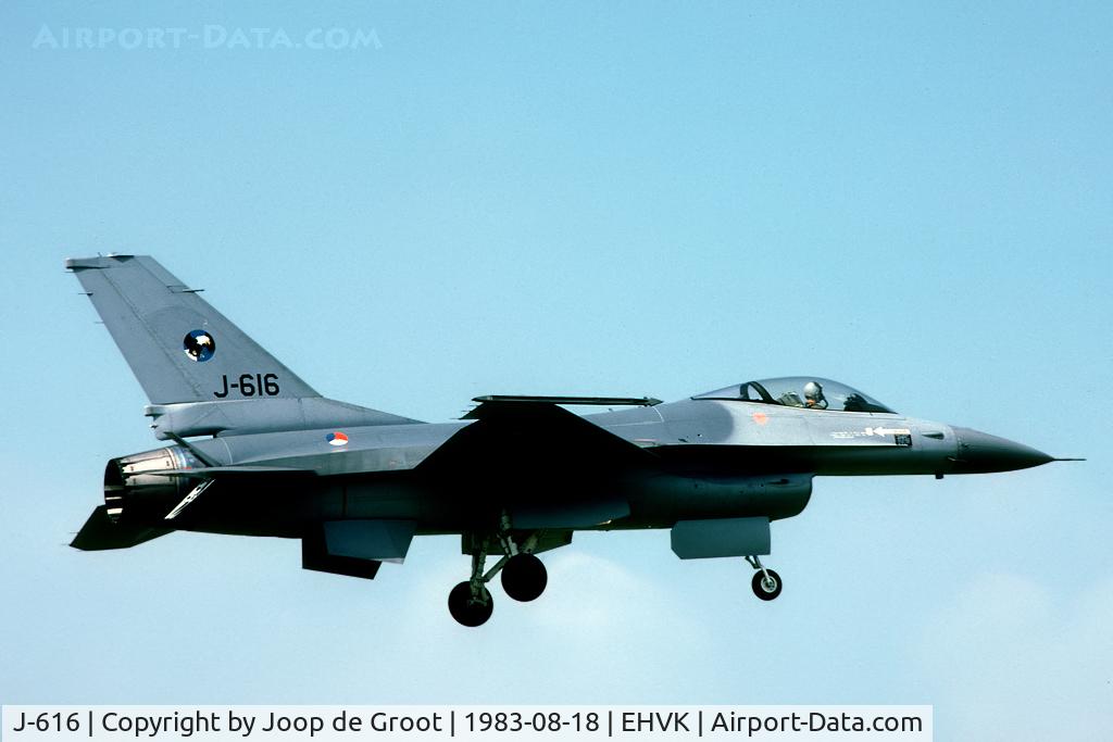 J-616, General Dynamics F-16A Fighting Falcon C/N 6D-48, one of the first F-16s te be delivered to Volkel. 311 Sqn was quick to apply a squadron badge.