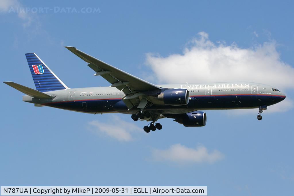 N787UA, 1997 Boeing 777-222 C/N 26939, Short final to 09L at Heathrow.