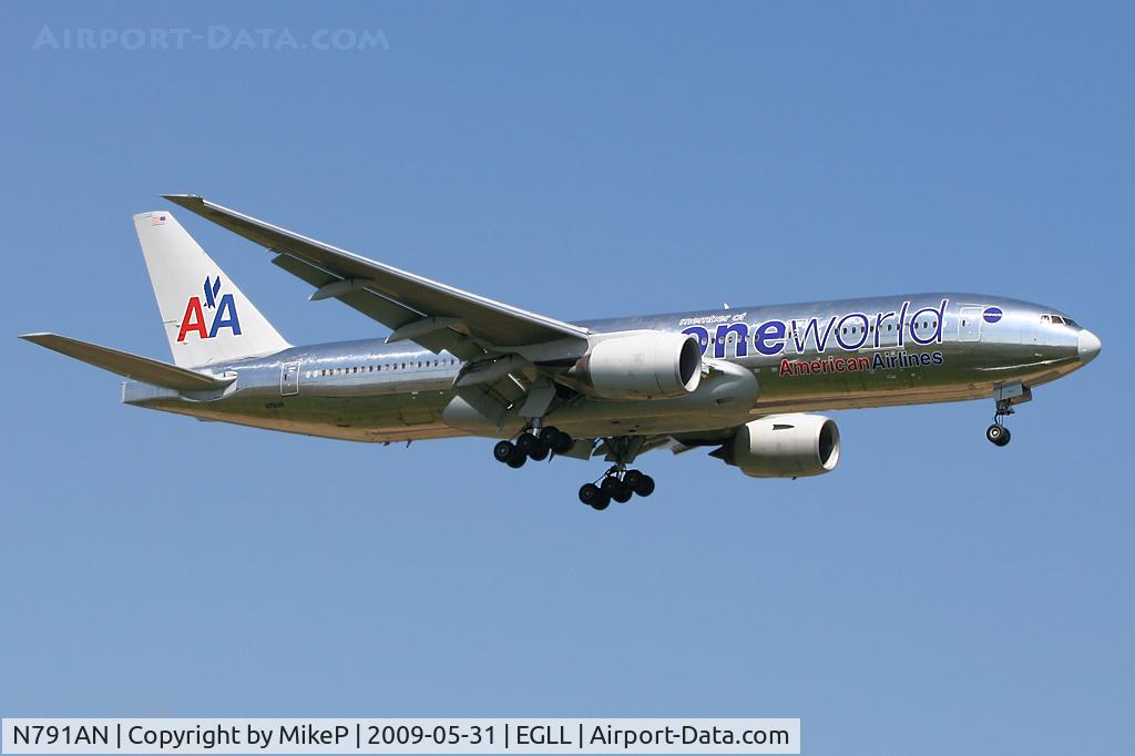 N791AN, 2000 Boeing 777-223/ER C/N 30254, American One World logo-jet on final to 09L at Heathrow.