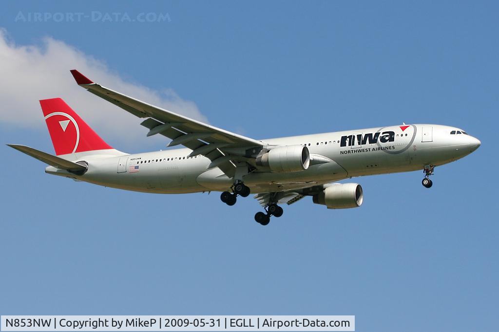 N853NW, 2004 Airbus A330-223 C/N 0618, Short final to 09L at Heathrow.