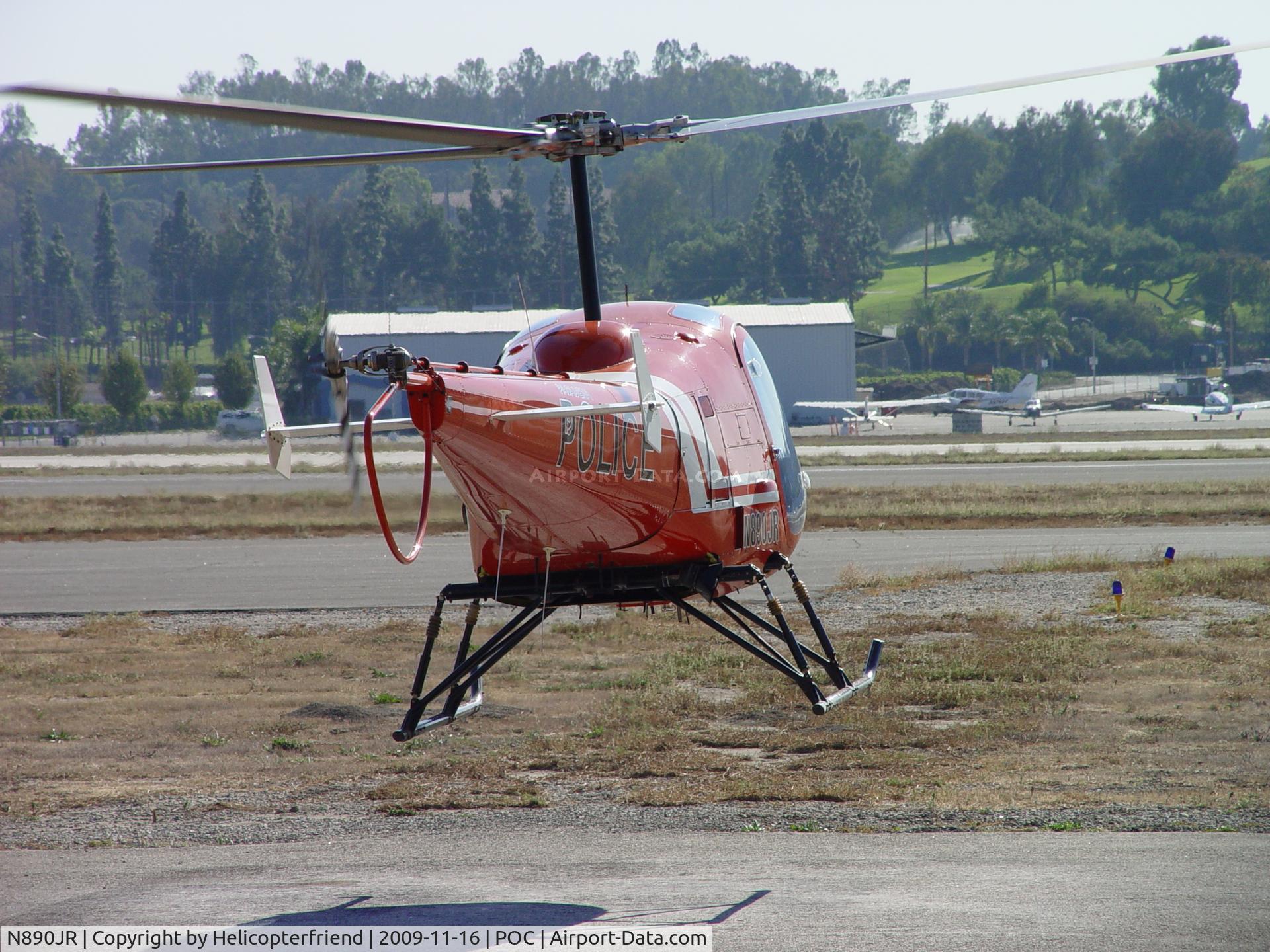 N890JR, Enstrom F-28F Falcon C/N 764, Making a complete circle while hovering