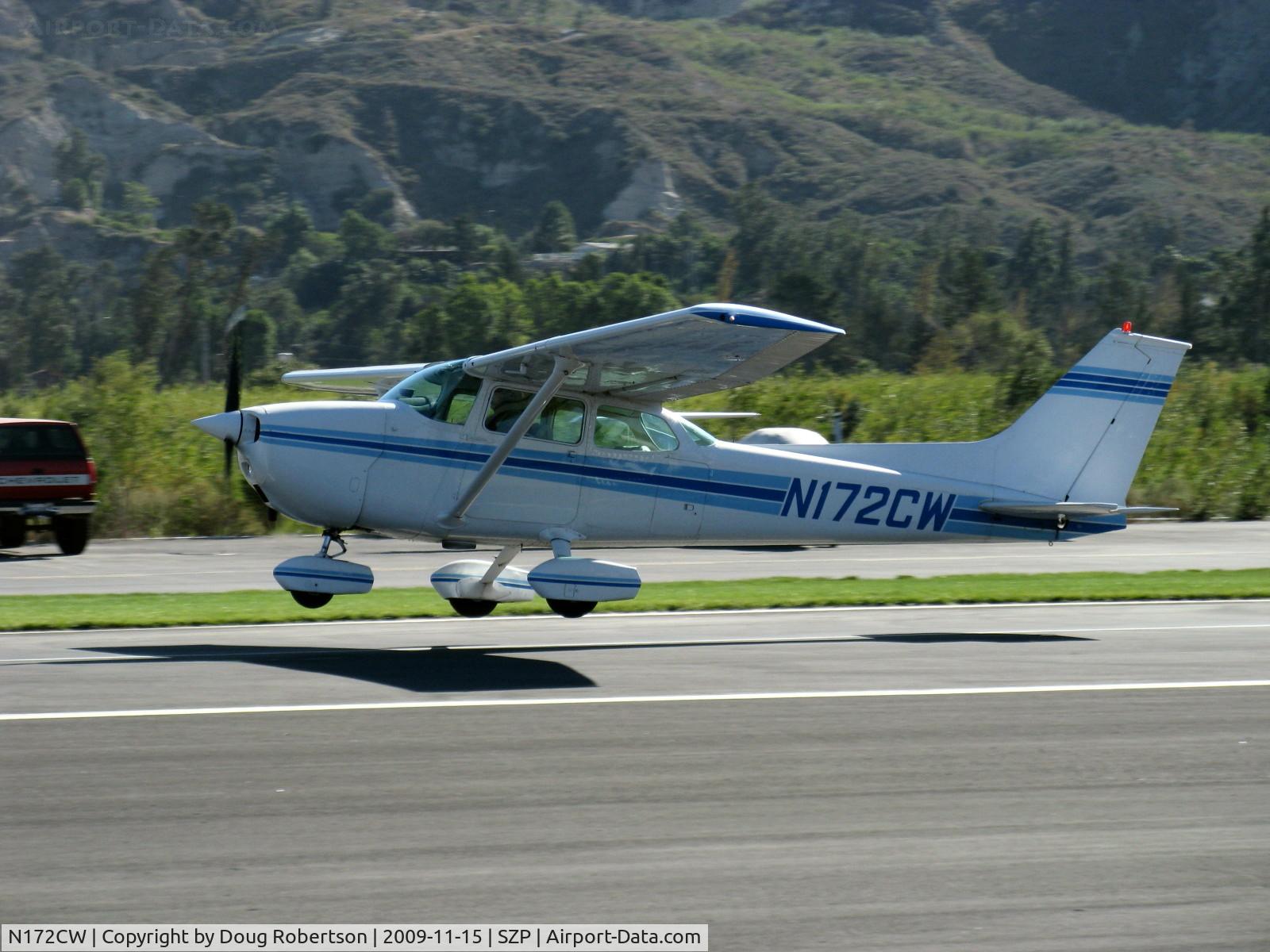 N172CW, 1974 Cessna 172M C/N 17263325, 1974 Cessna 172M, Lycomong O-320-E2D 150 Hp, liftoff Rwy 04