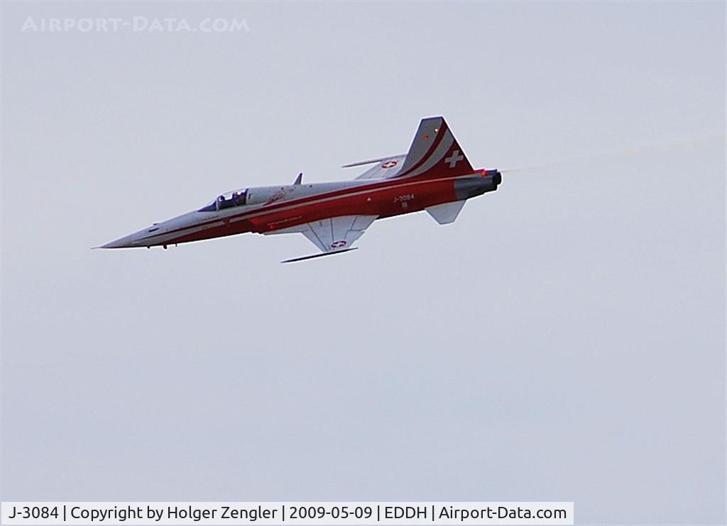 J-3084, Northrop F-5E Tiger II C/N L.1084, Patrouille Swiss at Hamburg sky