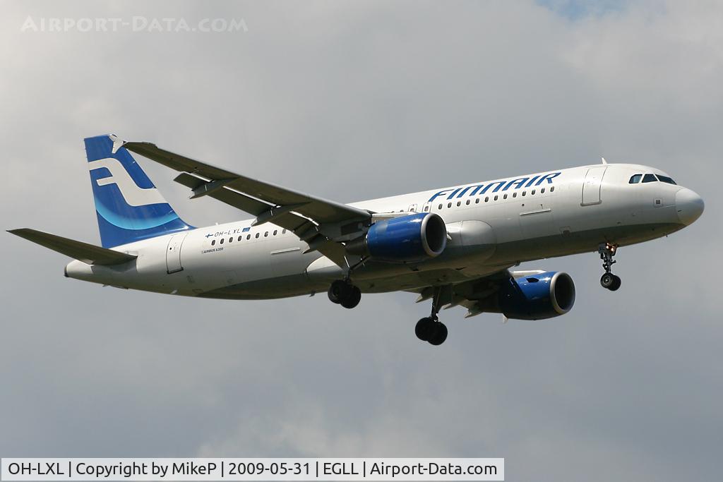 OH-LXL, 2003 Airbus A320-214 C/N 2146, Short final to 09L at Heathrow.