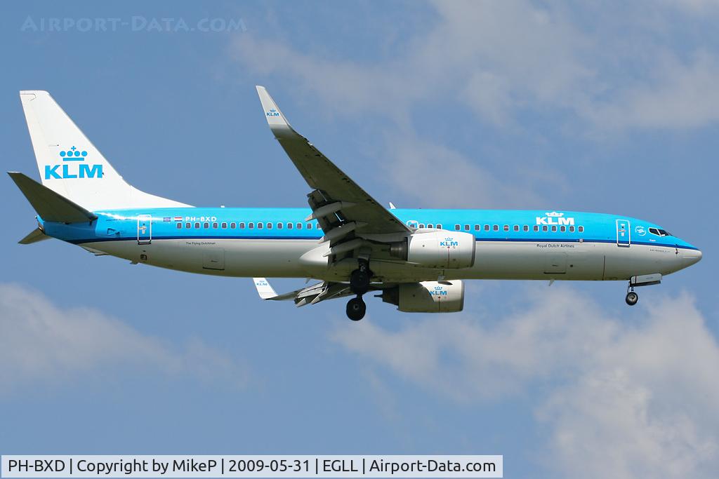 PH-BXD, 1999 Boeing 737-8K2 C/N 29134, Short final to 09L at Heathrow.