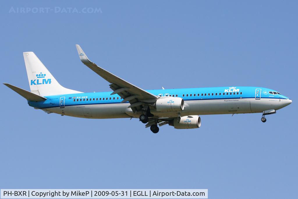 PH-BXR, 2001 Boeing 737-9K2 C/N 29601, Short final to 09L at Heathrow.