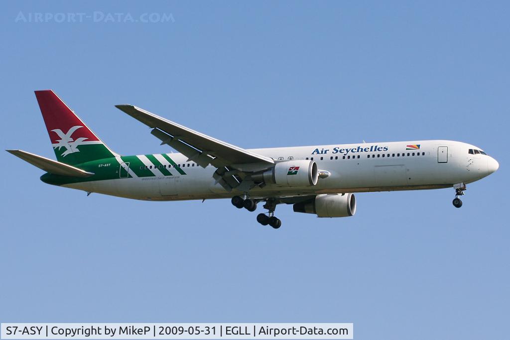 S7-ASY, 2001 Boeing 767-33A/ER C/N 29386, Short final to 09L at Heathrow.