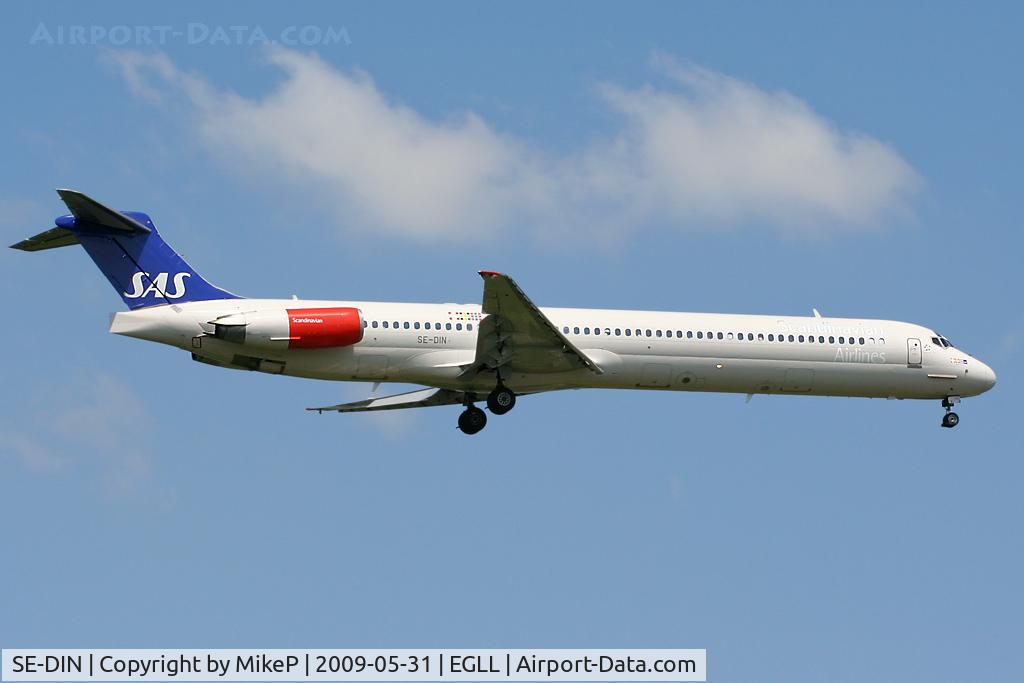 SE-DIN, 1990 McDonnell Douglas MD-82 (DC-9-82) C/N 49999, Short final to 09L at Heathrow.