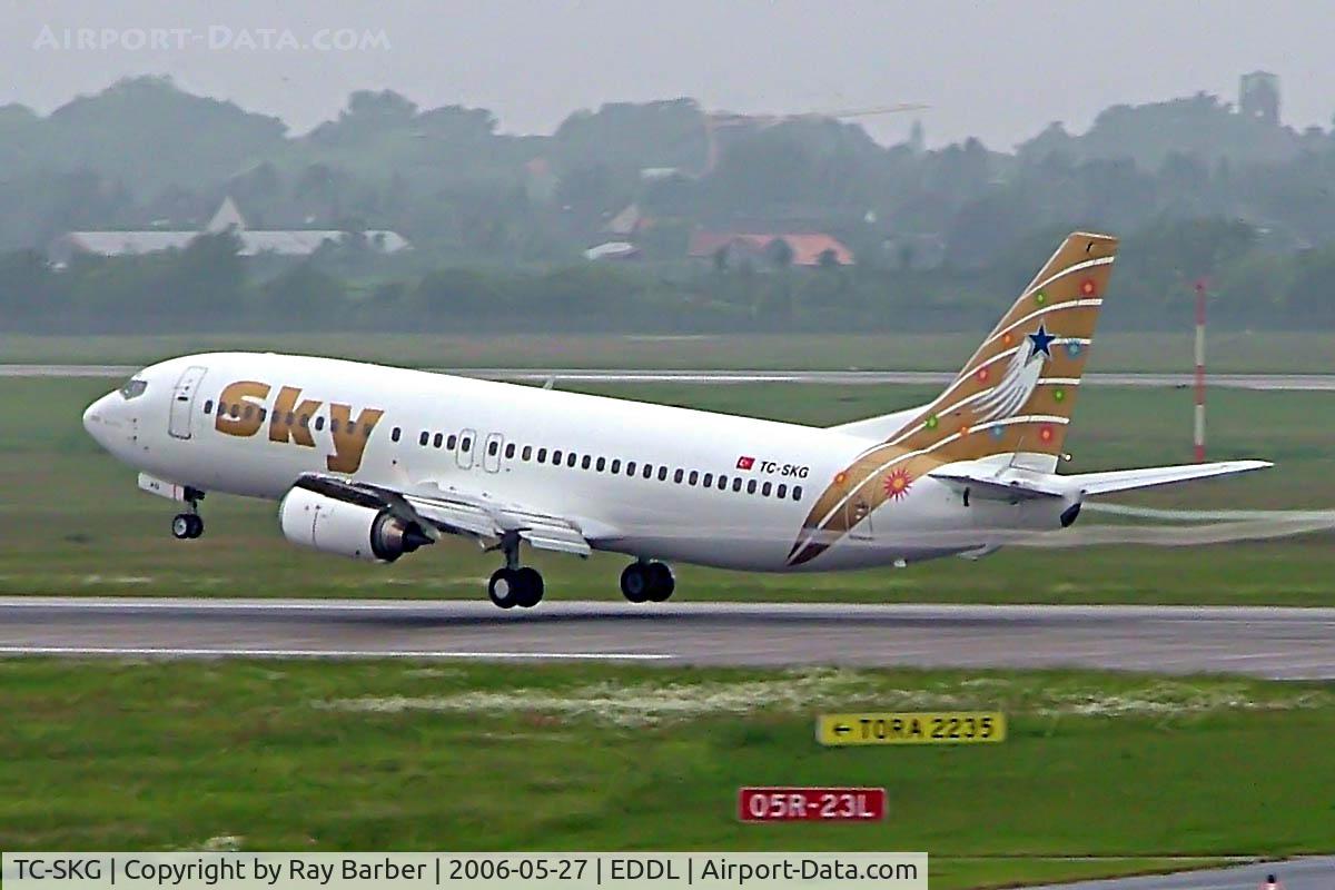 TC-SKG, 1991 Boeing 737-4Q8 C/N 25371, Boeing 737-4Q8 [25371] (Sky Airlines) Dusseldorf~D 27/05/2006. Seen landing. Note vapour trail off trailing edges of the wings.