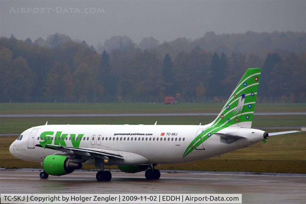 TC-SKJ, 1990 Airbus A320-211 C/N 138, All systems running.....