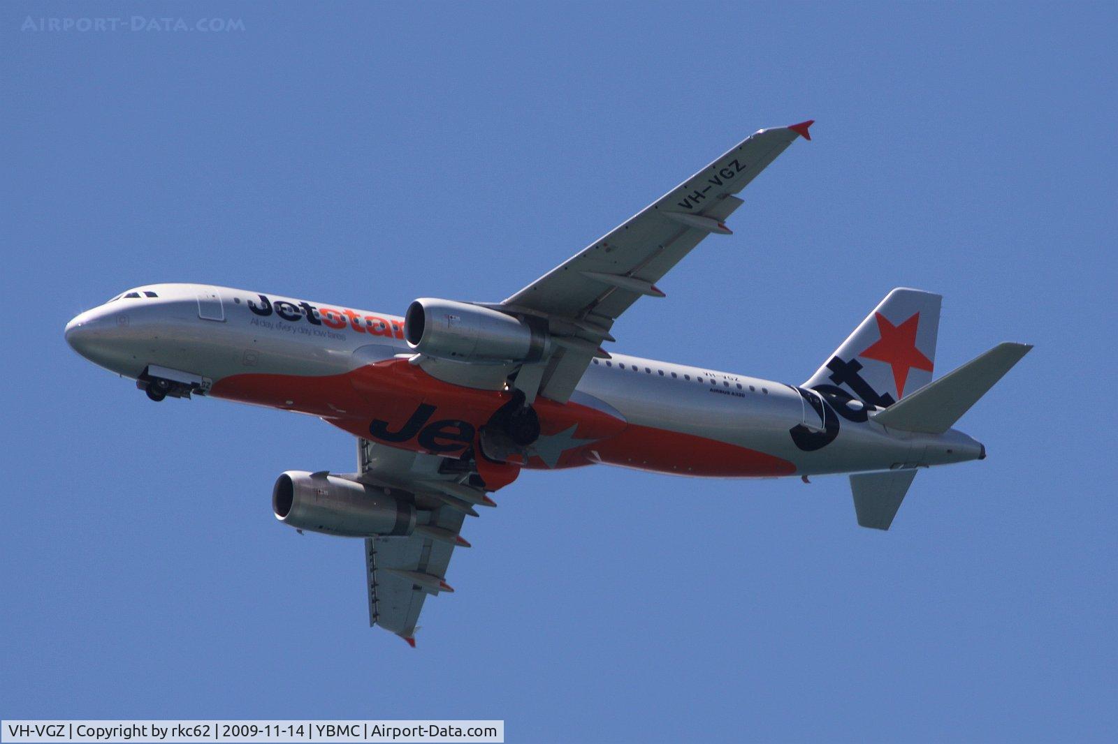 VH-VGZ, 2009 Airbus A320-232 C/N 3917, Jetstar Airbus lowering gear